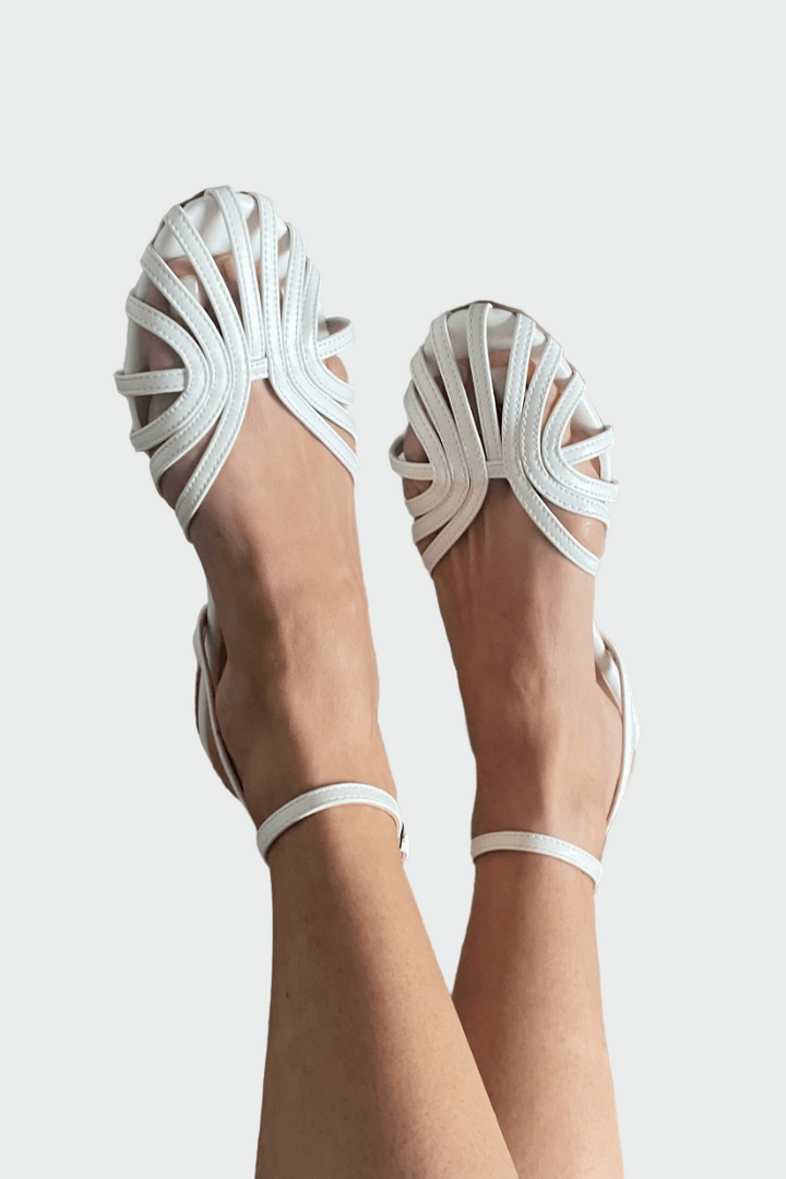 Ploché sandály s pletenými pásky