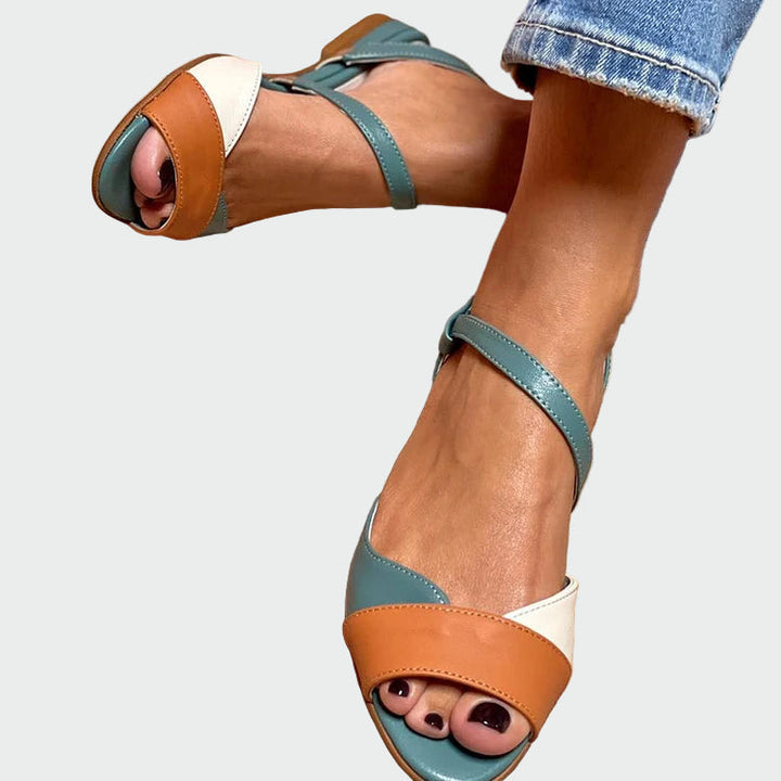 Sandály s barevnými detaily