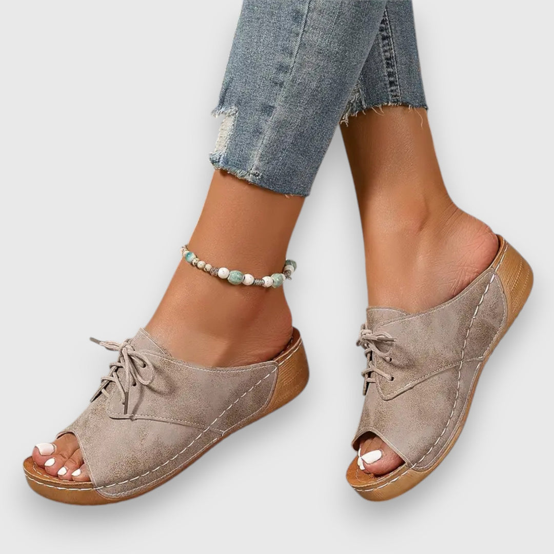 Saskia – Sandály ve vintage stylu