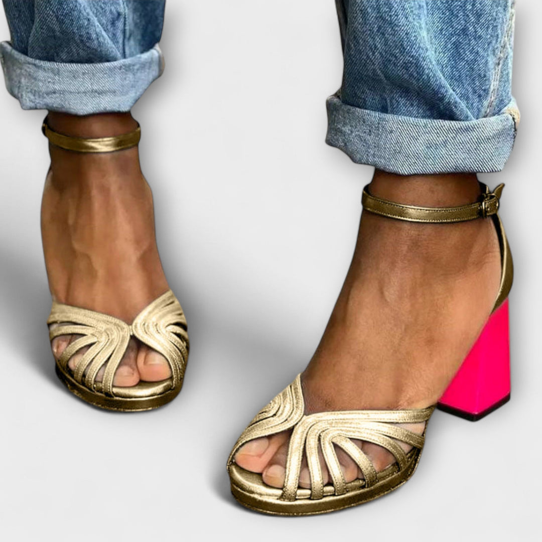 Zlatá a Růžová Glamour v Jedinečném Doprovodu