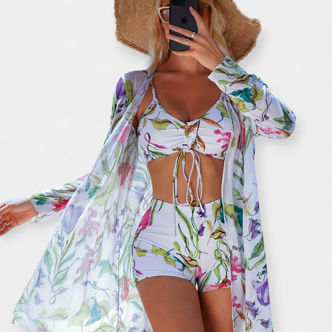 Vysoké bikinové kalhotky a plážové oblečení