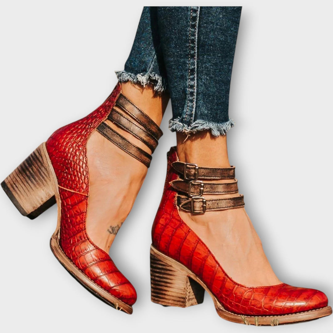 Boty s více pásky a širokým podpatkem