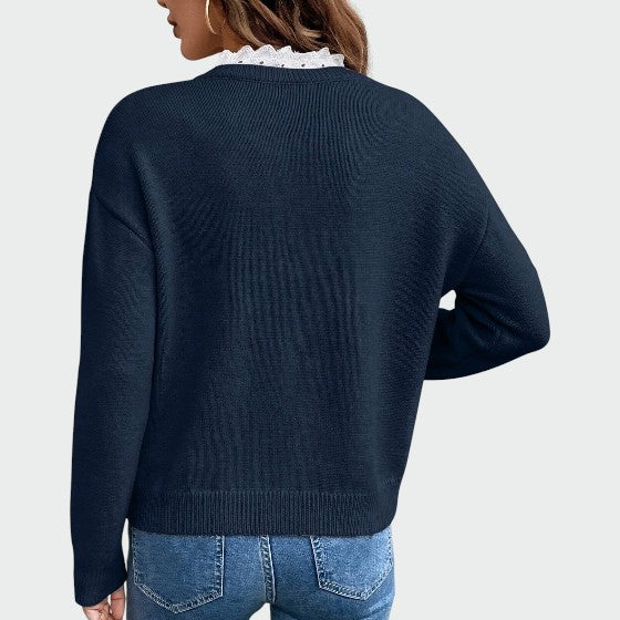 Alma – Halenka s V-výstřihem a krajkovým lemem