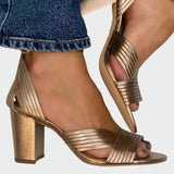 Elegantní sandály s páskem