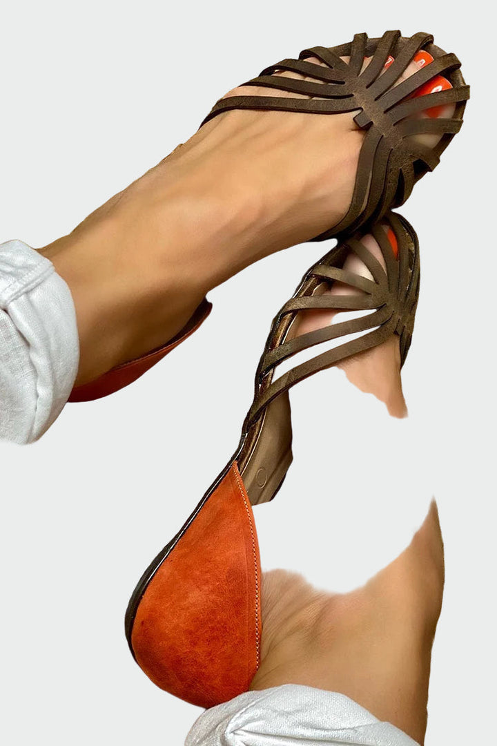 Sandály s výřezy a dvoubarevným detailem