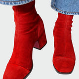 Boty s hranatou špičkou a silným podpatkem