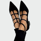 Boty s špičatou špičkou a pásky