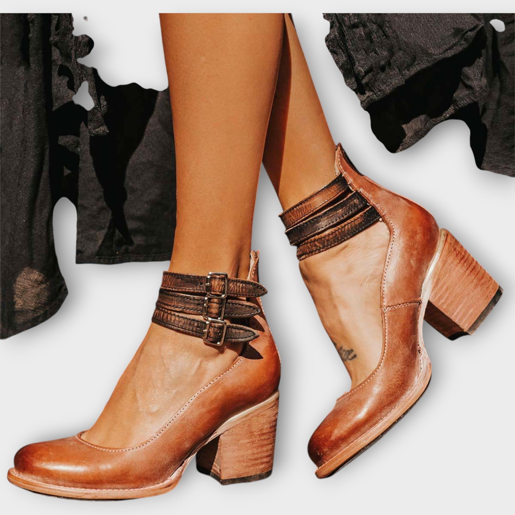 Boty s více pásky a širokým podpatkem