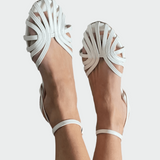 Ploché sandály s pletenými pásky