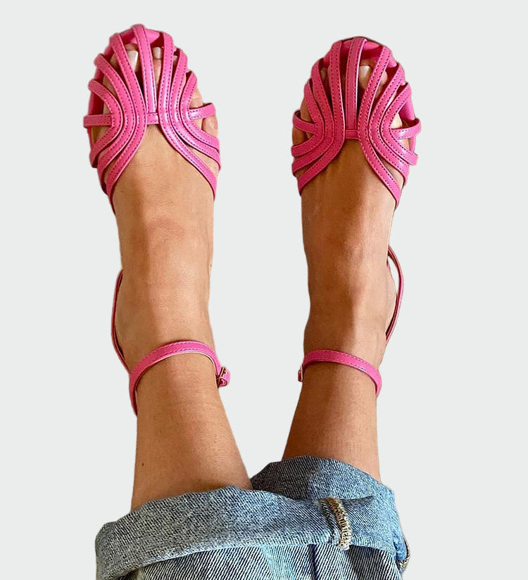 Ploché sandály s pletenými pásky