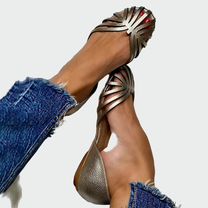 Baleríny s výřezem a otevřenou špičkou