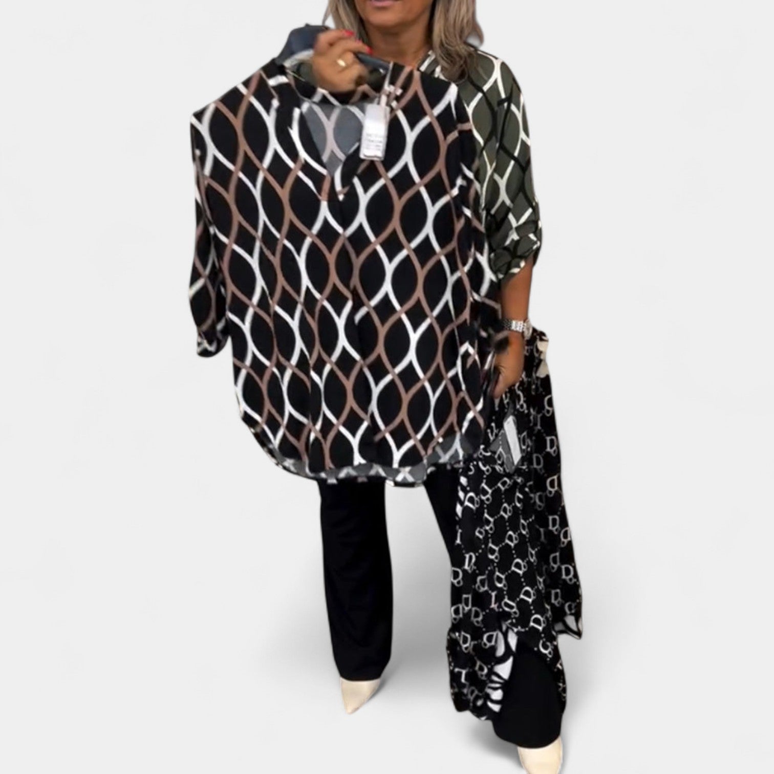 Petra – Halenka s grafickým vzorem