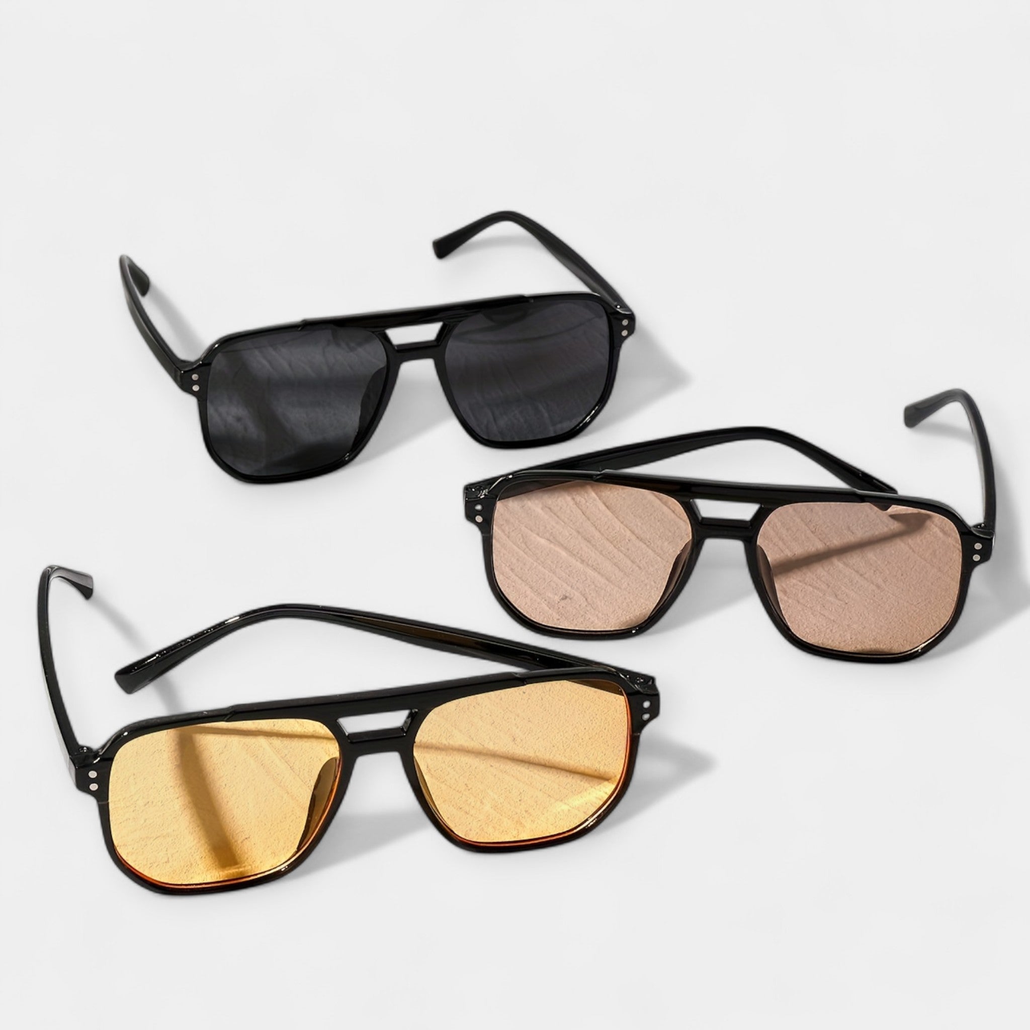 Kvadrové brýle s nýty