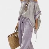 Bambusový top s pruhy, s odhalenými rameny a širokými kalhotami pro elegantní a svěží styl