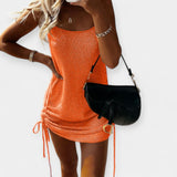 Bezramenné pletené šaty s páskem