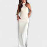 Minna - Svůdné bezramenné šaty s výřezem