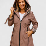 Nathalie - Trenčkot s kapucí a páskem