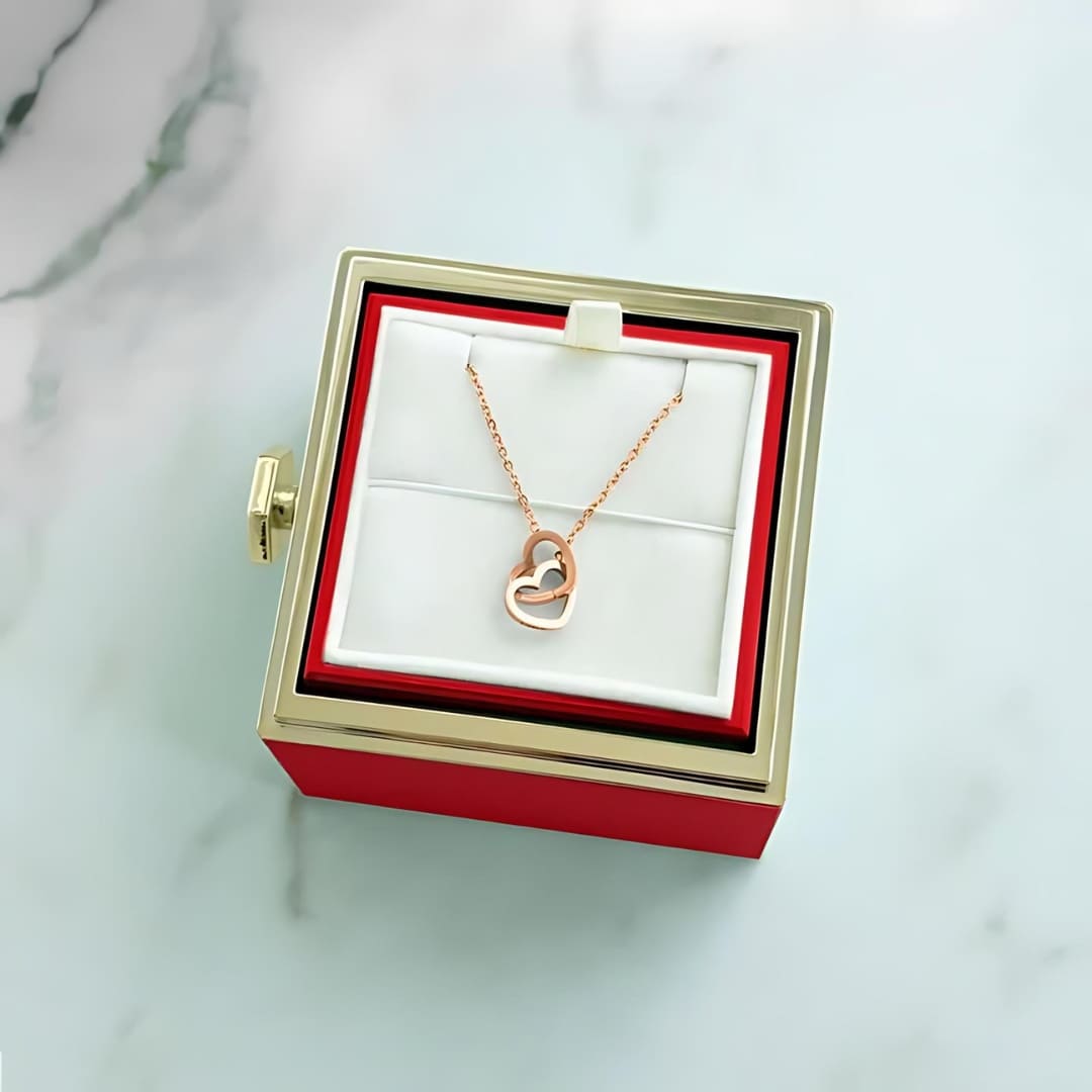 Věčná růže a personalizovaný náhrdelník ve tvaru srdce