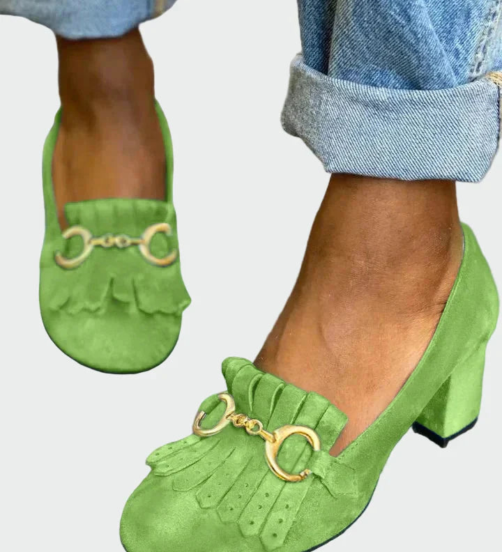 Boty s třásněmi a zlatou sponou