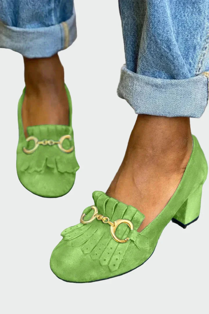 Boty s třásněmi a zlatou sponou