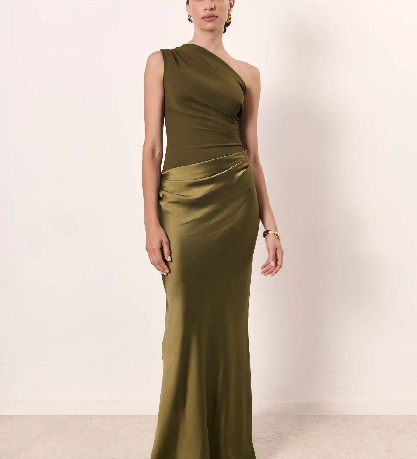 Sophia – Saténové maxi šaty s jedním ramenem