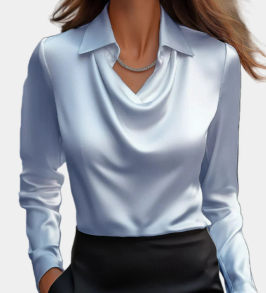 Elegantní bílá saténová blůza s drapovaným výstřihem