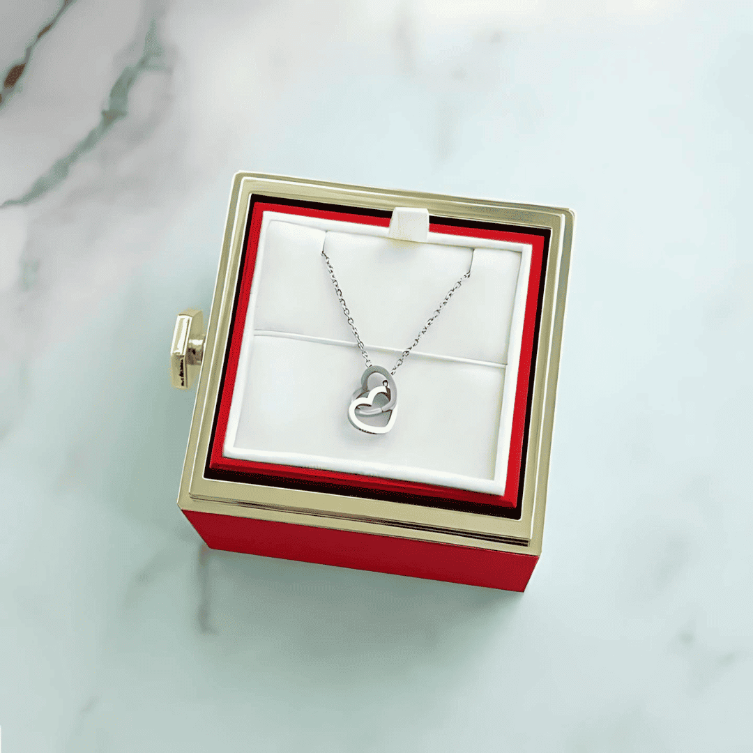 Věčná růže a personalizovaný náhrdelník ve tvaru srdce