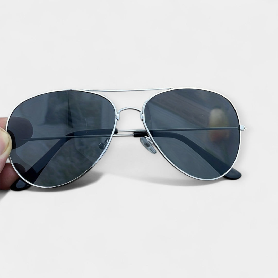 Retro sluneční brýle se zrcadlem