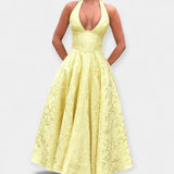 Midi šaty s otevřenými zády a stylovým korzetem