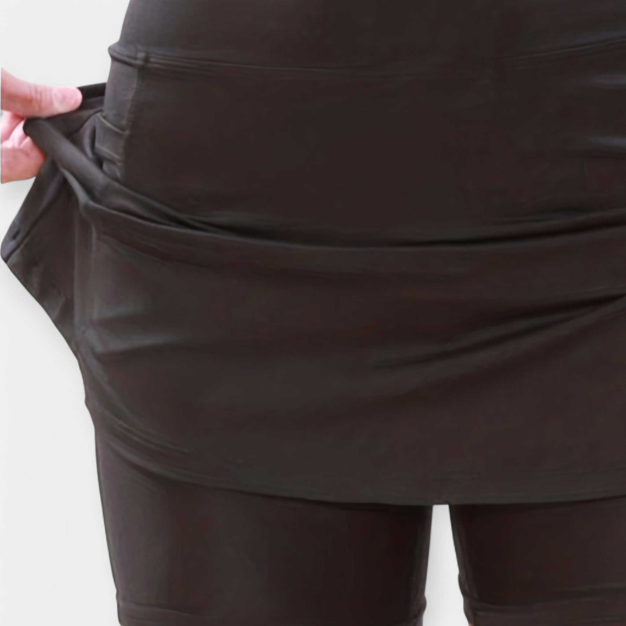 Vysoké šortky s sukňovým vzhledem