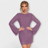 Šaty bez zadního dílu s flitry a dlouhými rukávy