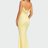 Šaty z hedvábí s odhalenými zády